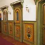 Schwarzes Roessl Hotel *