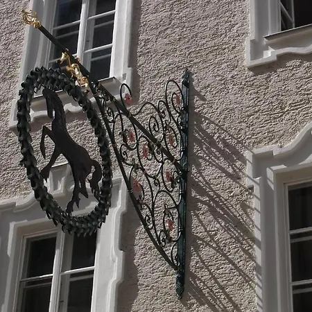 Schwarzes Roessl Hotel *
