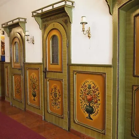 Schwarzes Roessl מלון *