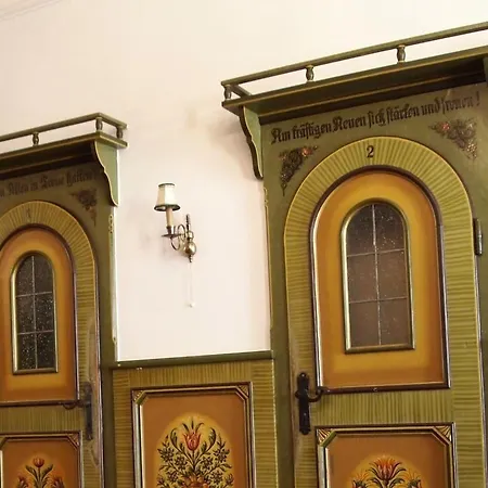 Schwarzes Roessl Hotel *