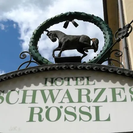 Schwarzes Roessl מלון *