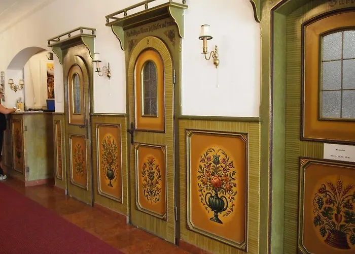 Schwarzes Roessl Hotel *